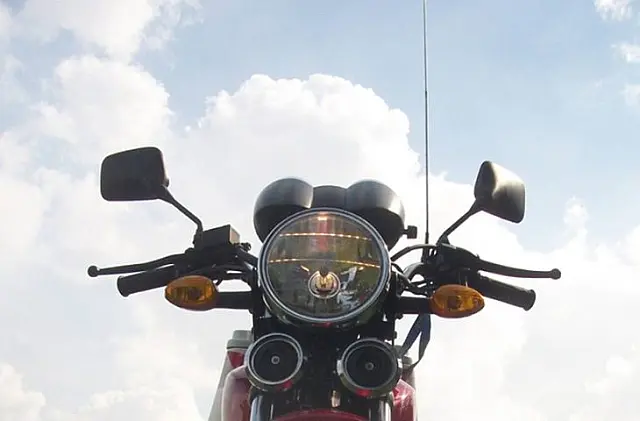Detran-MS recomenda uso de antena corta pipas em motos