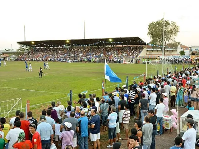 Futebol: finalíssima mantida no Estádio Municipal