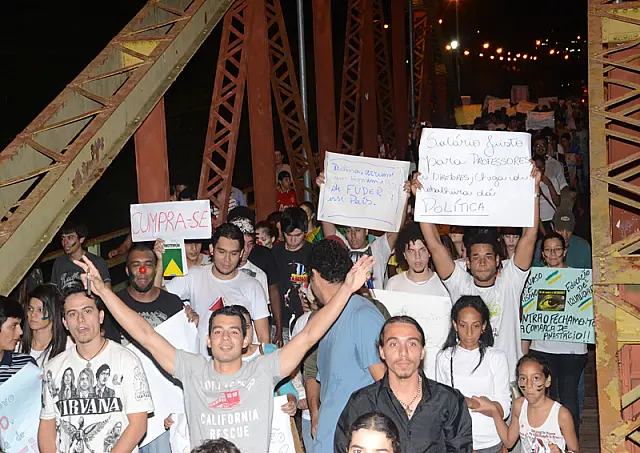 Além de dizerem não a corrupção, manifestantes de Aquidauana e Anástacio pedem por educação