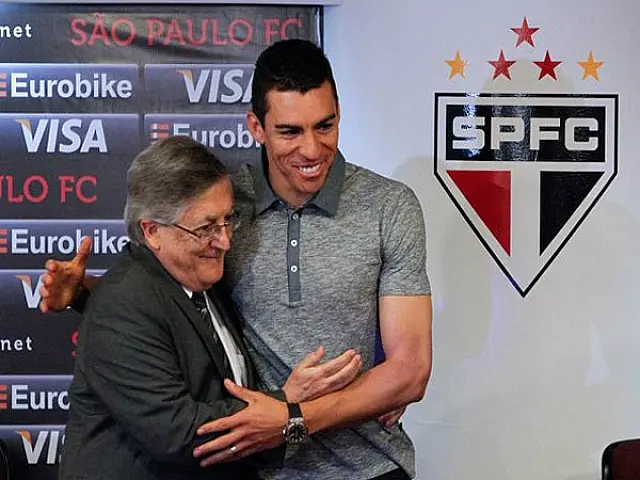 Pentacampeão Lúcio é apresentado no São Paulo