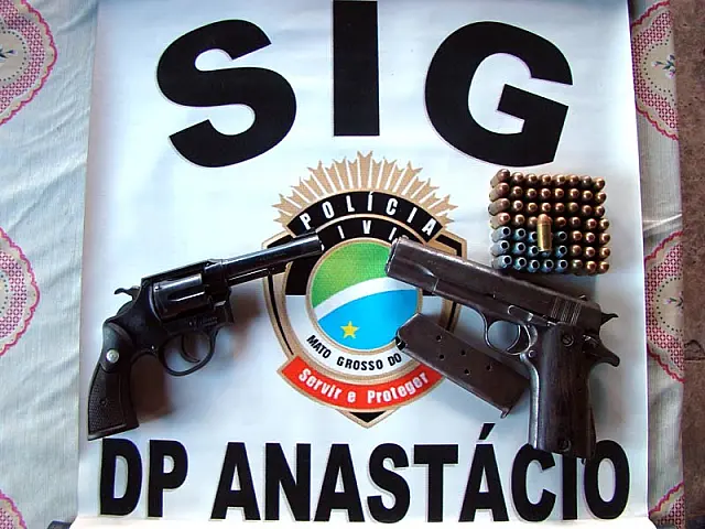 SIG de Anastácio prende homem com 2 armas