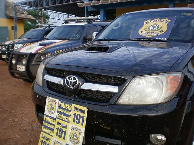 PRF recupera caminhonete de luxo na BR-463