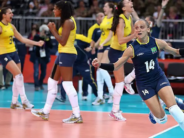 Brasil consegue vitórias importantes no vôlei feminino e futebol masculino