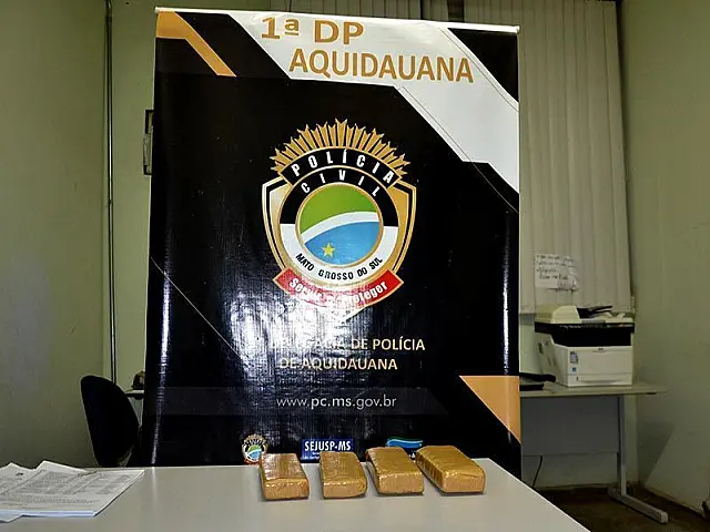 Mulher é presa com maconha para saldar dívida