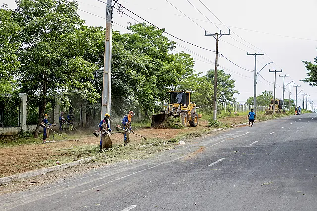 Campanha de limpeza de ruas segue em quatro locais na 2ª feira