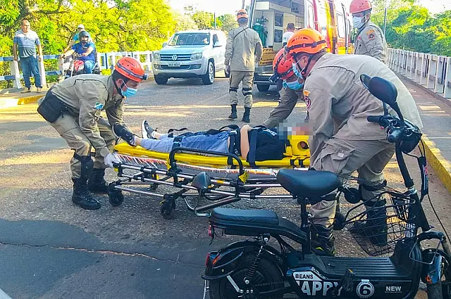 Ciclista sofre queda na Ponte Nova e mobiliza Corpo de Bombeiros