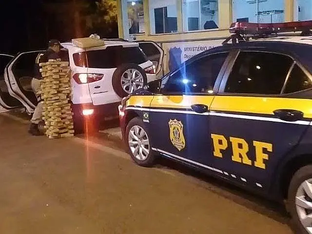 Veículo roubado na Capital é abandonado com 400 quilos de maconha na BR-163