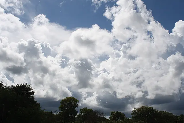 Tempo parcialmente nublado com máxima de 35°C em Aquidauana nesta quinta