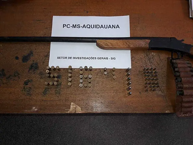 SIG de Aquidauana apreende espingarda e várias munições com pescador