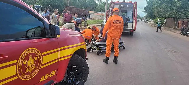 Colisão entre carro e moto deixa motociclista ferido em Corumbá