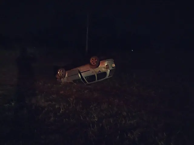 Carro capota na BR-060 e vítima é levada para Sidrolândia