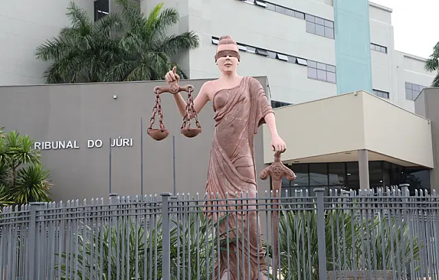 Homem é condenado a 24 anos por homicídio e tentativa de matar PM na Capital