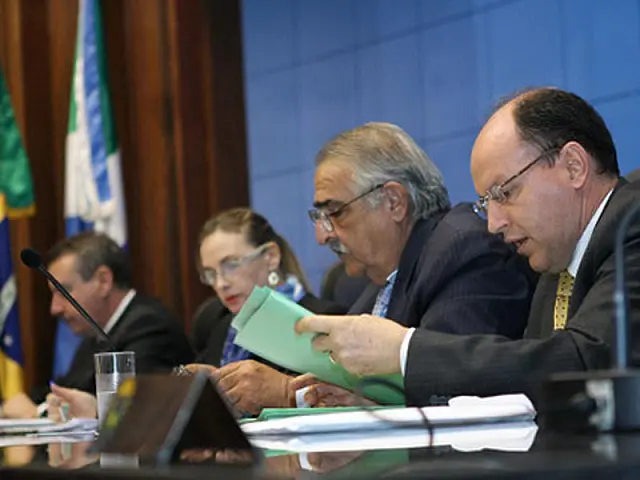 Deputados aprovam reajustes salariais dos servidores de MS
