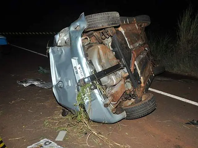 Garota se nega a colocar cinto de segurança e morre ao capotar carro de estranho
