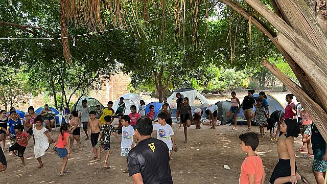 Família reúne 70 crianças para atividades no AcampaBisa