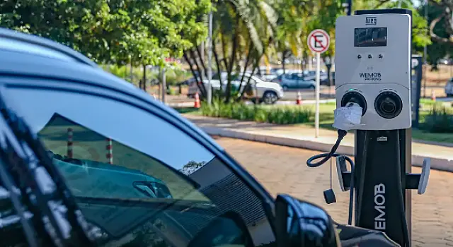 Montadoras apoiam decisão que limita importação de carros elétricos