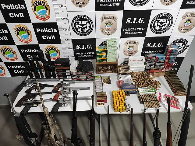 Dois são presos por posse ilegal de armas de fogo