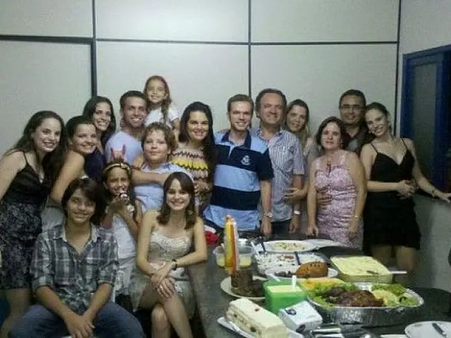 Acusado de desvios, prefeito que fez festa na prisão é solto