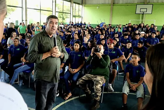 Riedel acompanha de perto volta às aulas no interior de MS