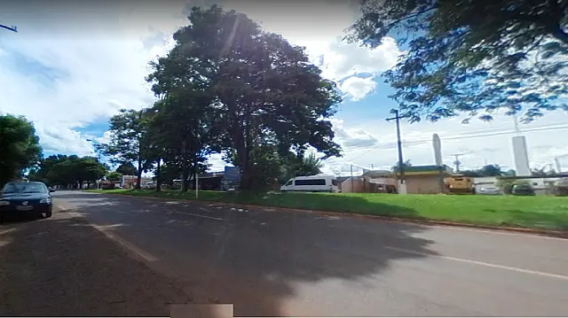 Com ciúmes do marido, atual esposa quebra garrafa de coca na cara da ex dele