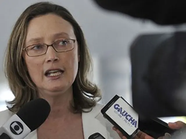 Maria do Rosário desabafa e diz que vai processar Bolsonaro após ofensas