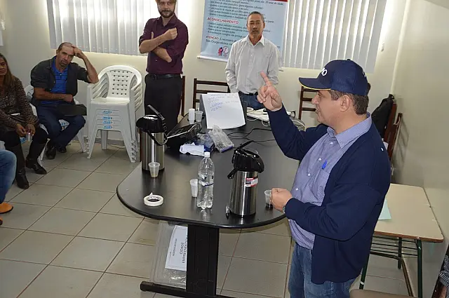 Prefeitura de Sidrolândia e produtores debatem agricultura familiar