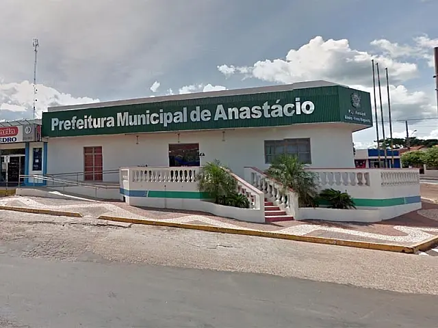 Funcionária tem o celular furtado em cantina de prefeitura