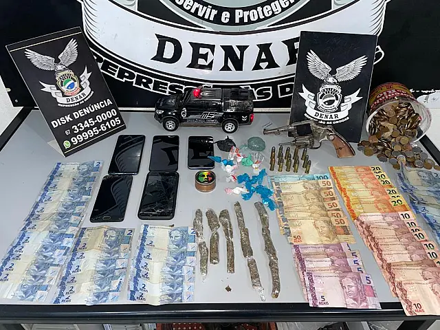 Pai e filha são presos por suspeita de tráfico de drogas