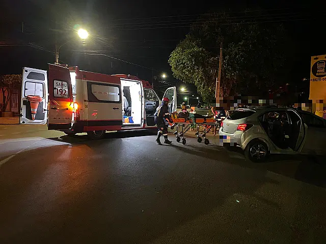 Mulher fica ferida após acidente envolvendo o carro e moto em Aquidauana