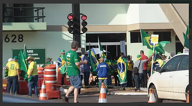 Manifestantes continuam protesto em Campo Grande