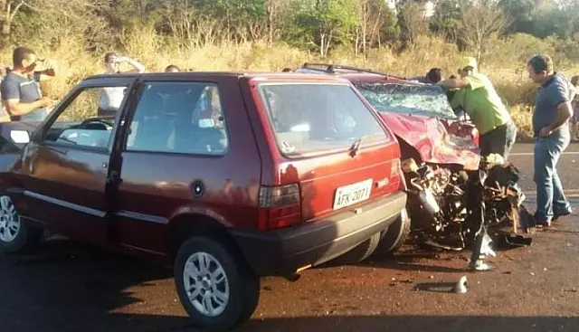 Homem morre e cinco ficam feridos após colisão frontal na BR-487