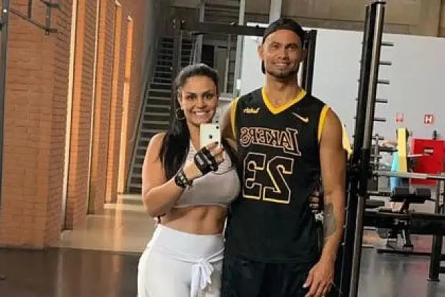 Esposa do goleiro Bruno faz vaquinha para pagar pensão do filho do atleta