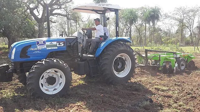 Município viabiliza tratores e estimula agricultura familiar