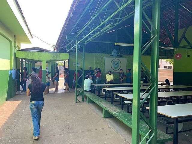 Eleitores contam com votação tranquila na Escola Marly Russo