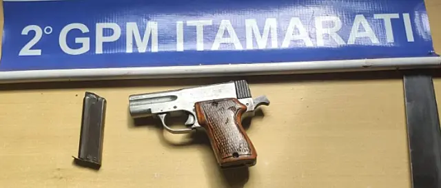 Homem é detido com arma de fogo