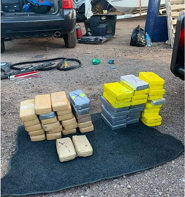 PRF encontra mais de 50kg de drogas em carro conduzido por boliviano