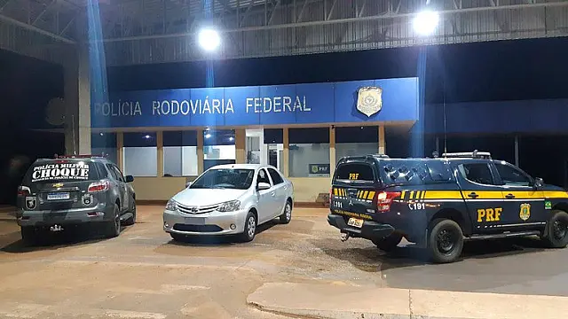 PRF/MS recupera carro e prende três suspeitos na Capital
