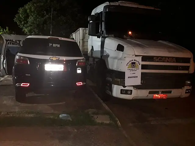 Carreta roubada é recuperada na BR-262