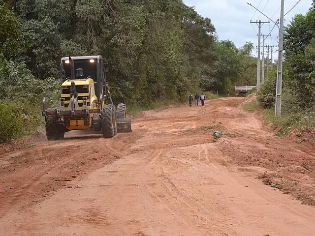 Interditada, Rua Sete de Setembro passa por obras de readequação do nível da pista