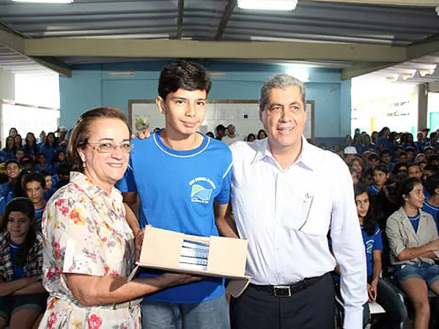 'Queremos que o ensino público seja o melhor do País', afirma Puccinelli durante entrega de kits escolares