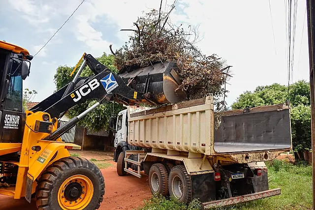 Bairro Nova Aquidauana passa por limpeza
