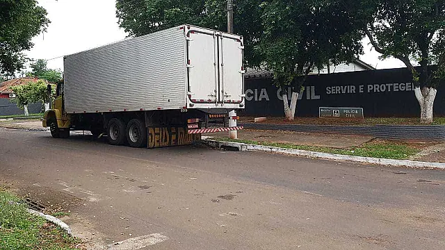 Ladrões arrombam caminhão e furtam R$ 4,2 mil em mussarelas em Anastácio