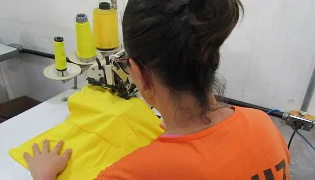 Detentas da Capital fazem pijamas para crianças em tratamento contra o câncer