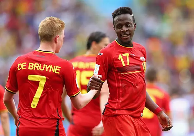 Bélgica marca no fim, bate Rússia e garante classificação