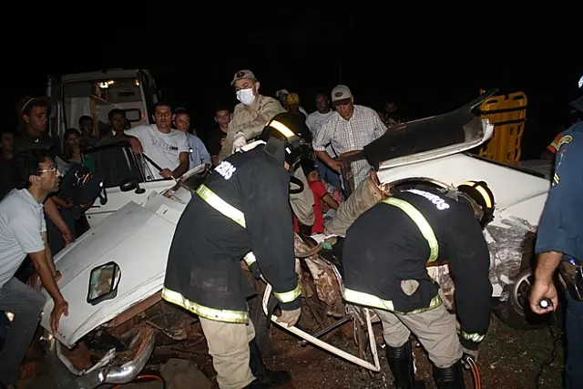 Acidente na MS 147 deixa três pessoas feridas