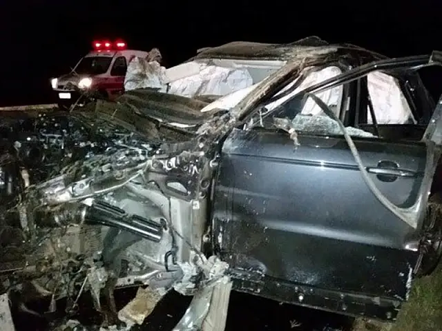 Cantor Cristiano Araújo morre após acidente de carro
