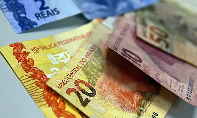 Dono de posto percebe movimentação de mais de R$ 32 mil em conta e denuncia estelionato
