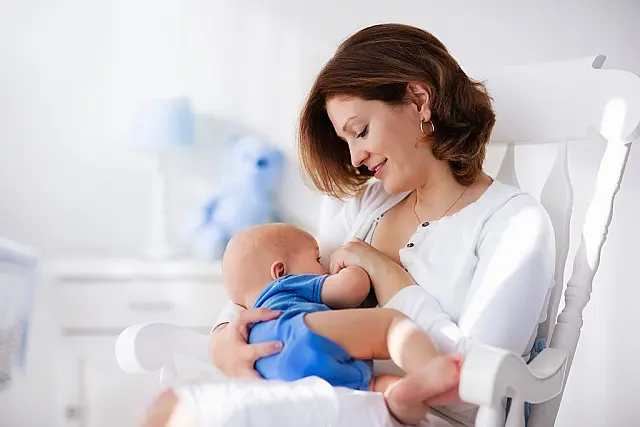 Agosto Dourado: amamentação previne doenças da infância, afirma pediatra
