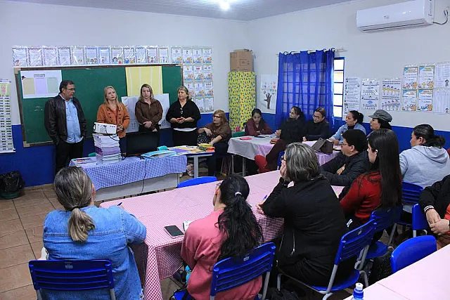 Anastácio reúne 200 profissionais em formação continuada em escola municipal