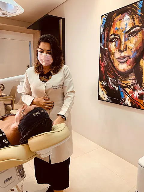 Harmonização facial: procedimento conservador é melhor escolha, aponta especialista
